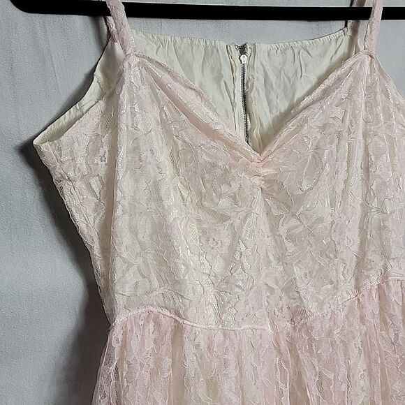 VINTAGE.. baby pink, lace dress.. prom, bridesmaids, costume.. - Picture 6 of 16